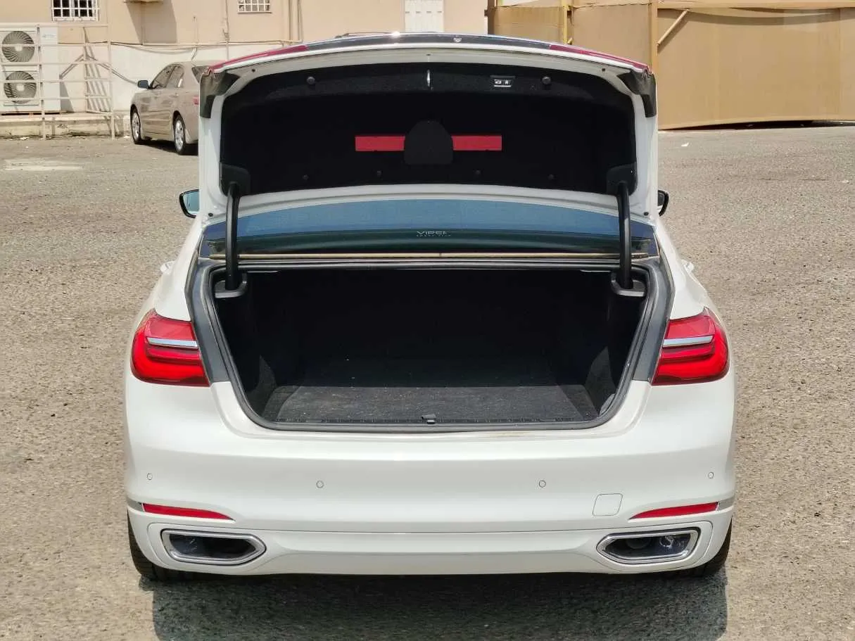 Car image 28