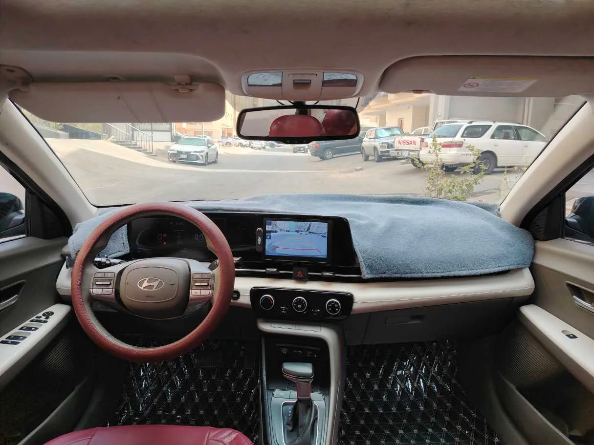 Car image 18