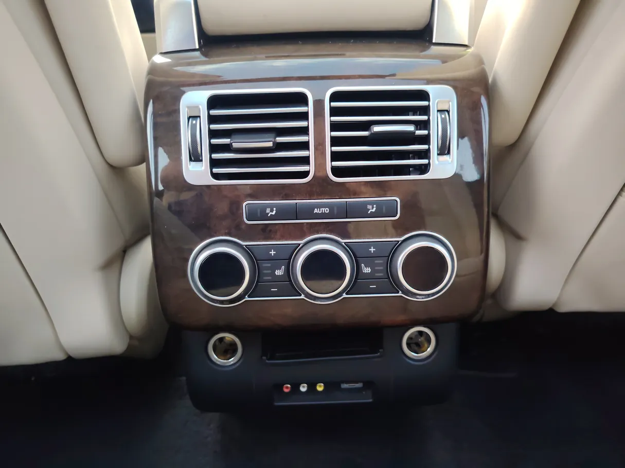 Car image 34