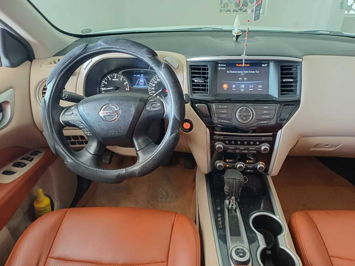 Car image 17