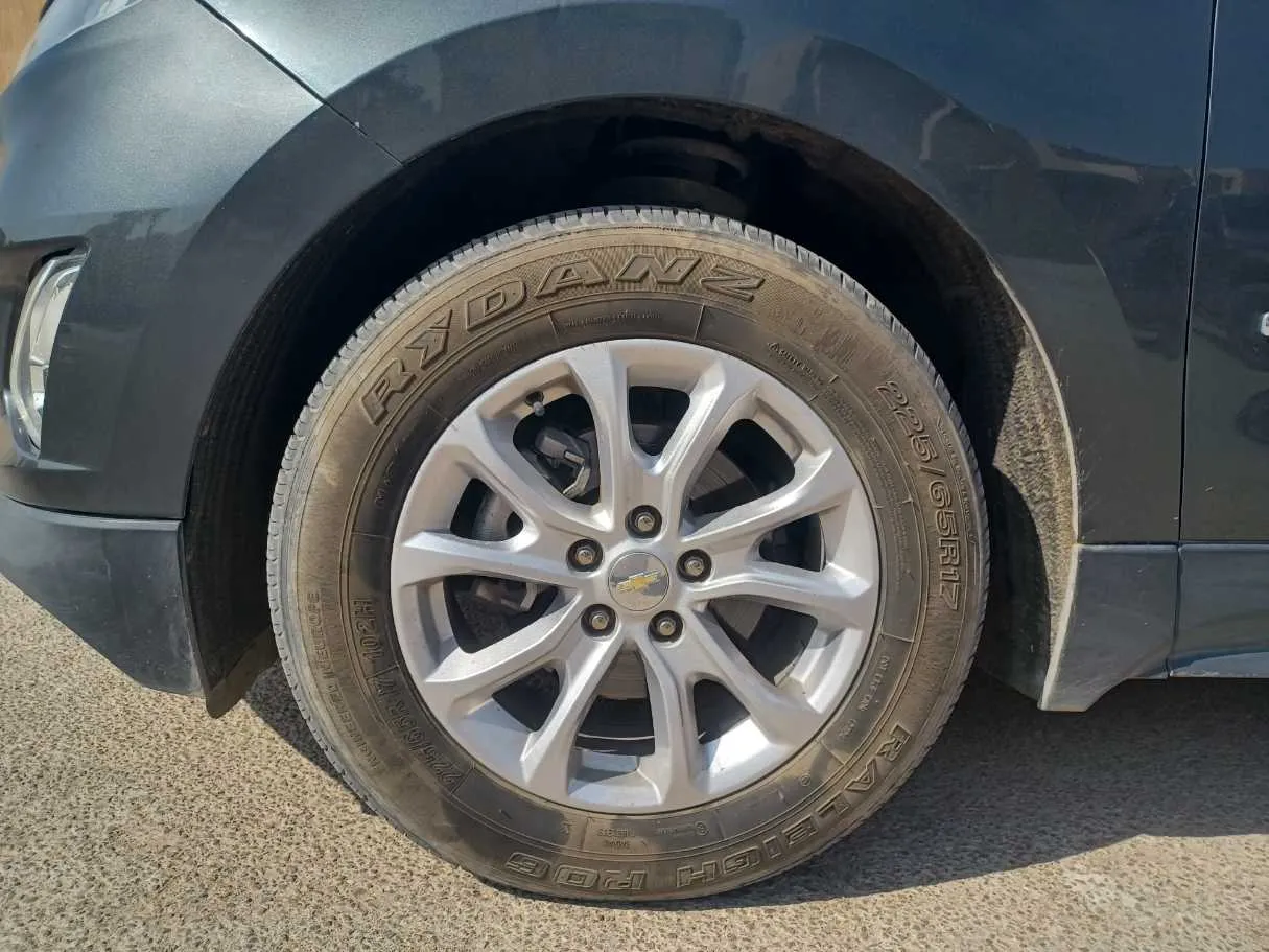 Car image 9