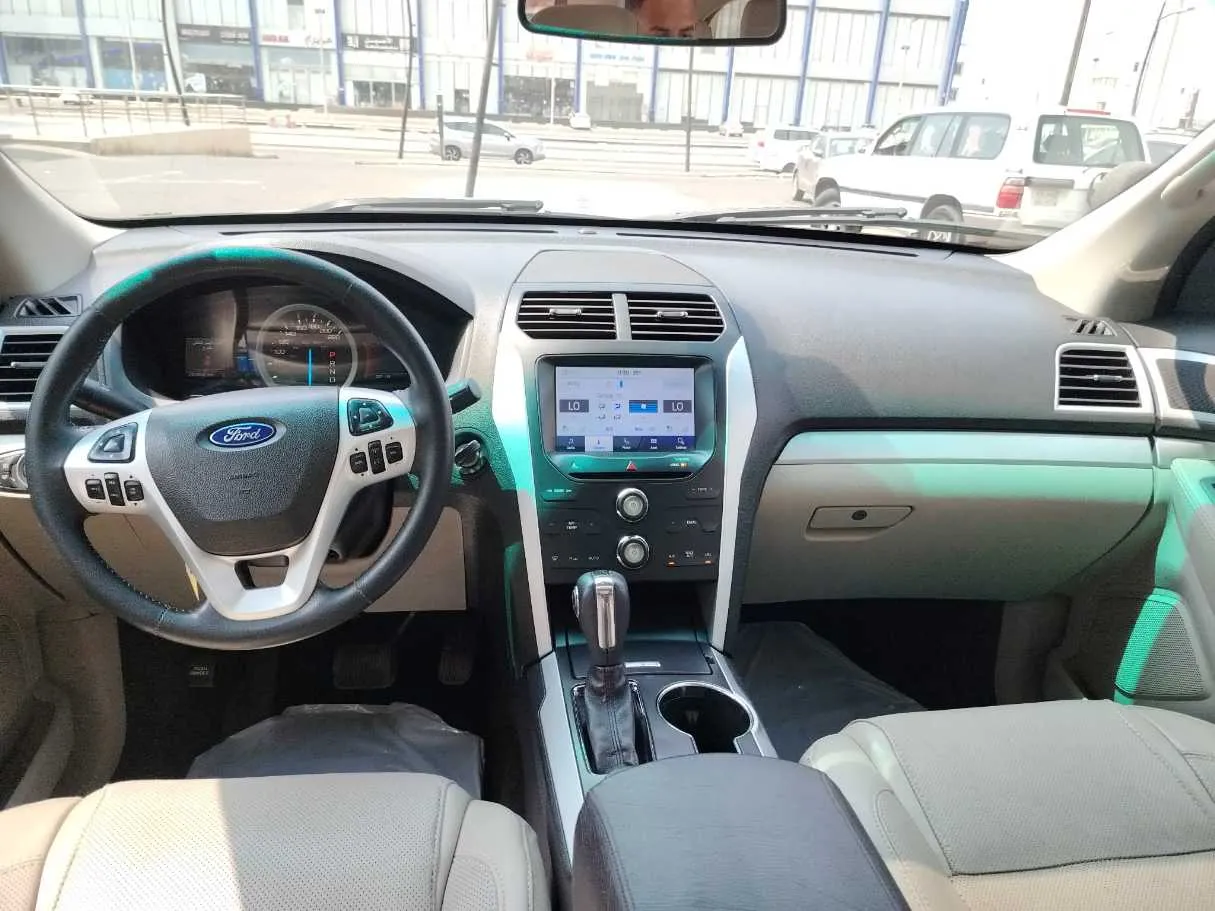 Car image 26
