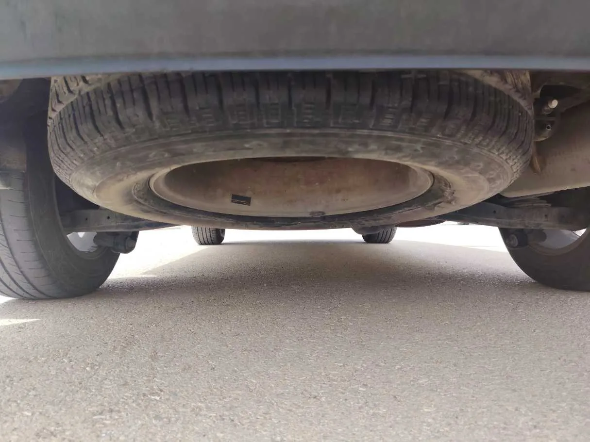 Car image 32