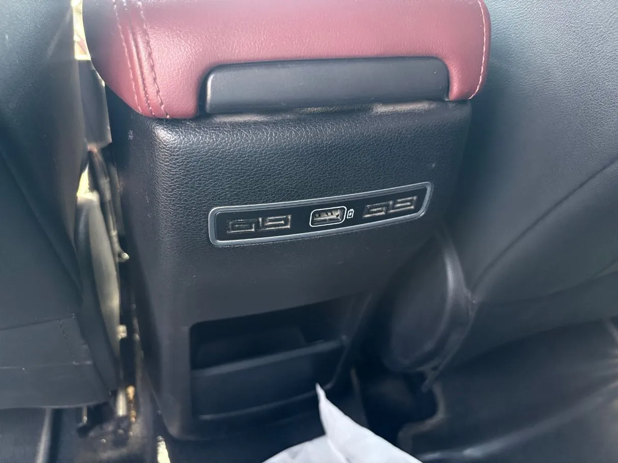 Car image 26