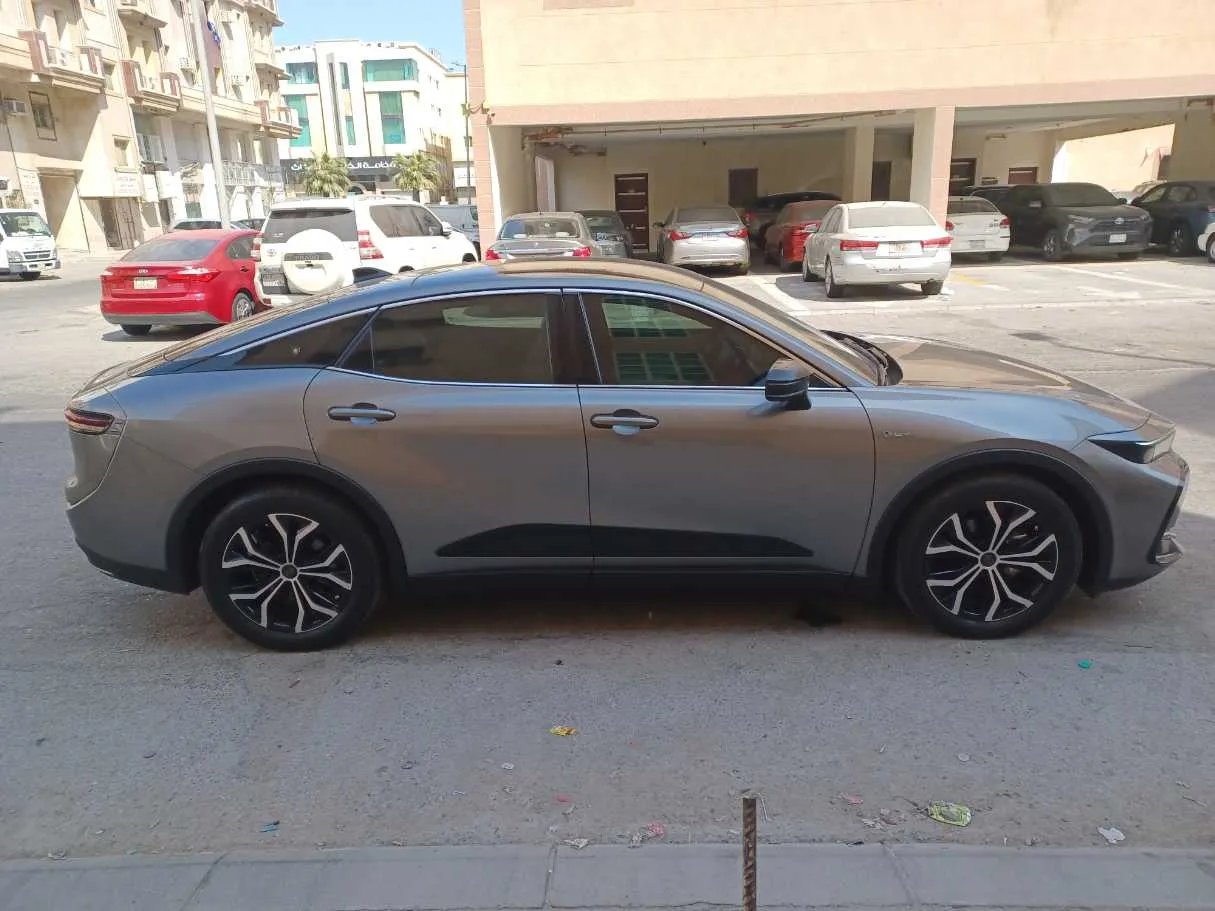 Car image 4