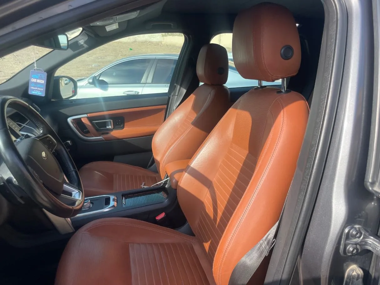 Car image 12