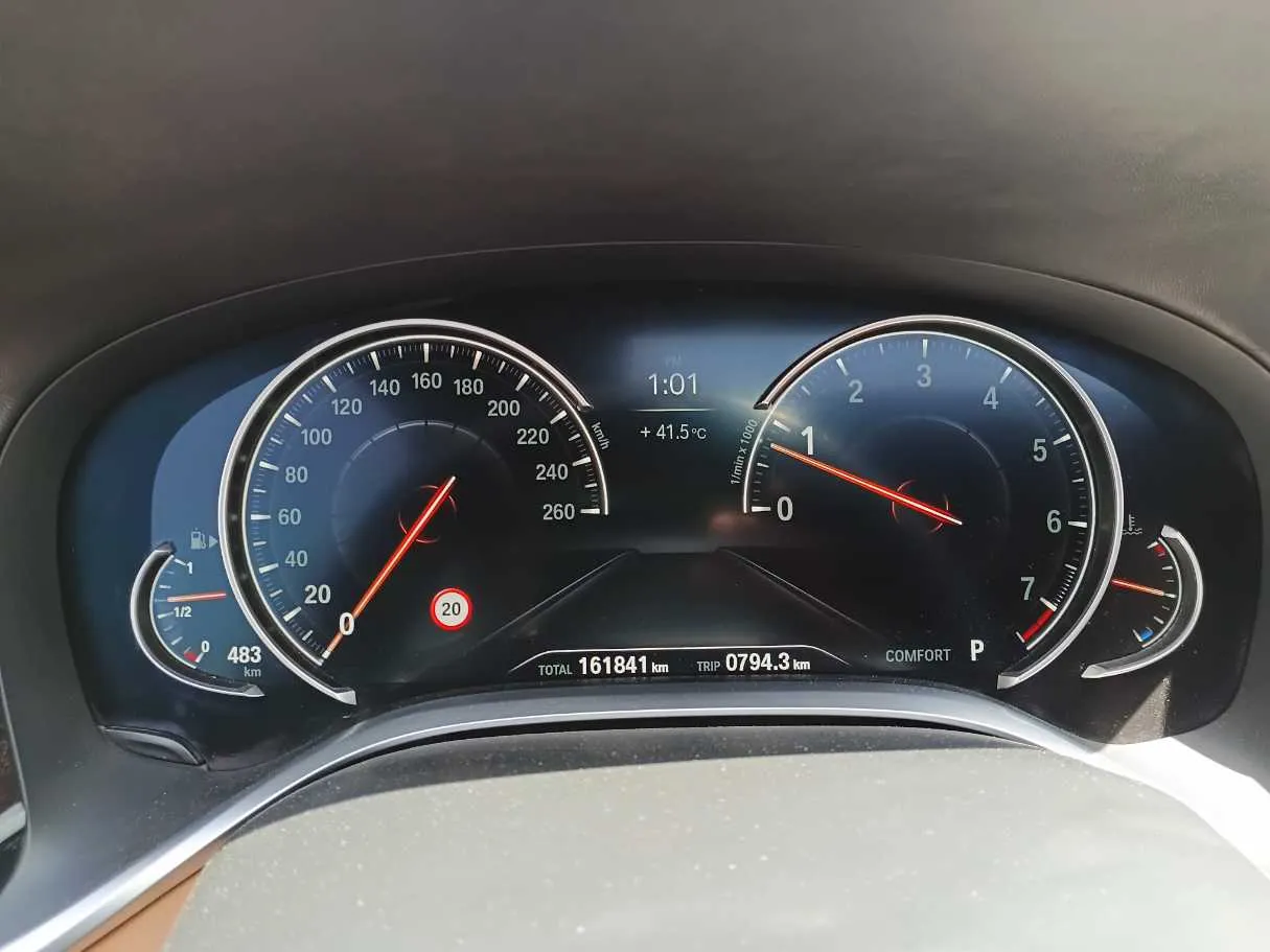 Car image 17