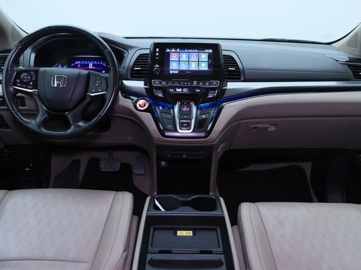 Car image 14