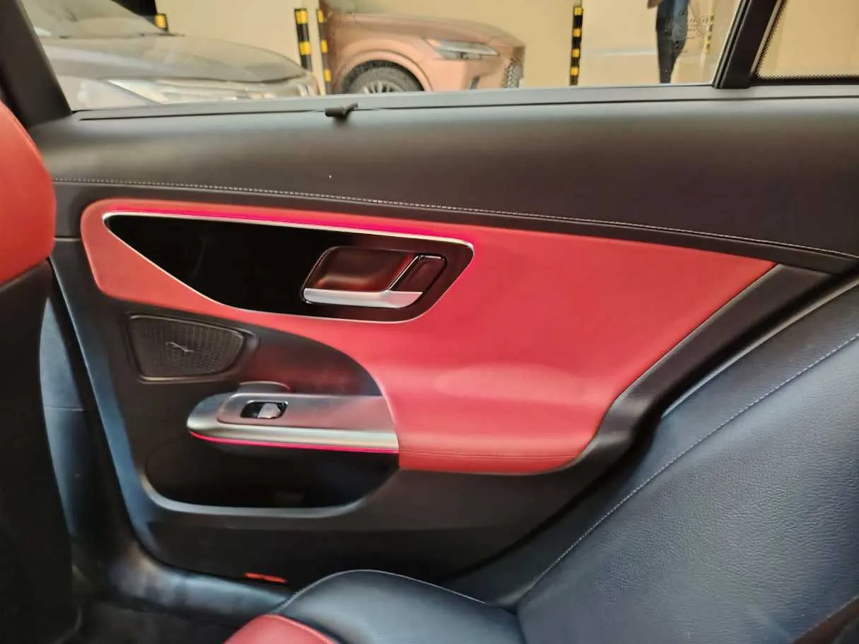 Car image 40