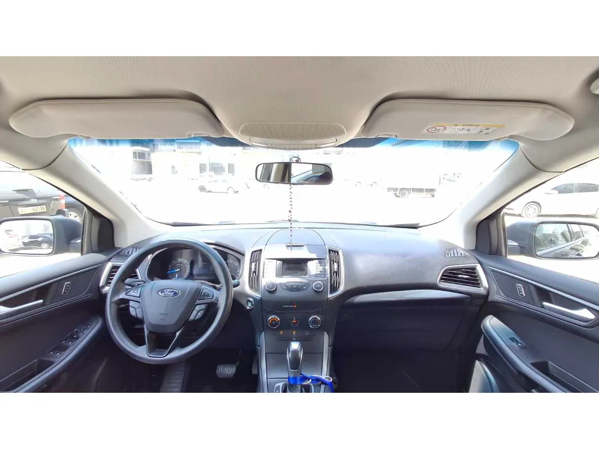 Car image 18