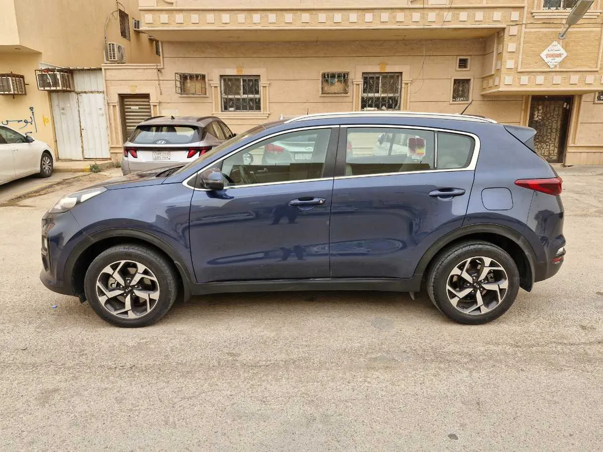 Car image 8