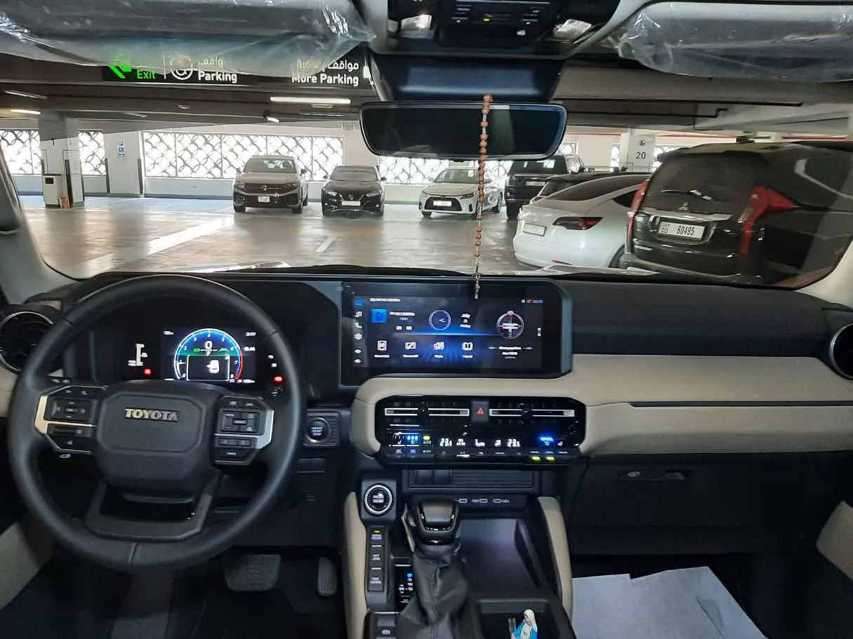 Car image 15