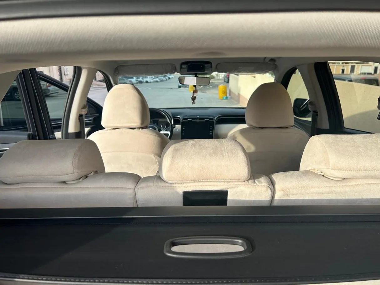 Car image 11