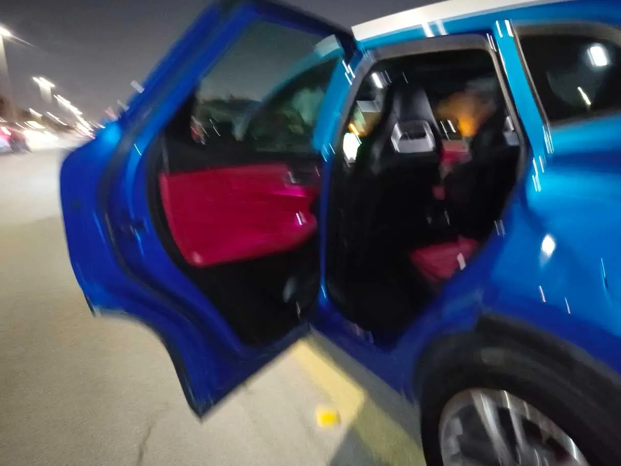 Car image 21