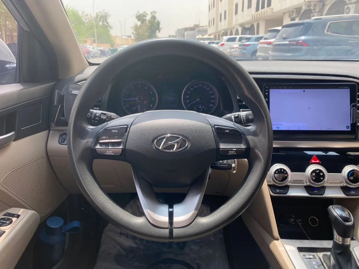 Car image 16