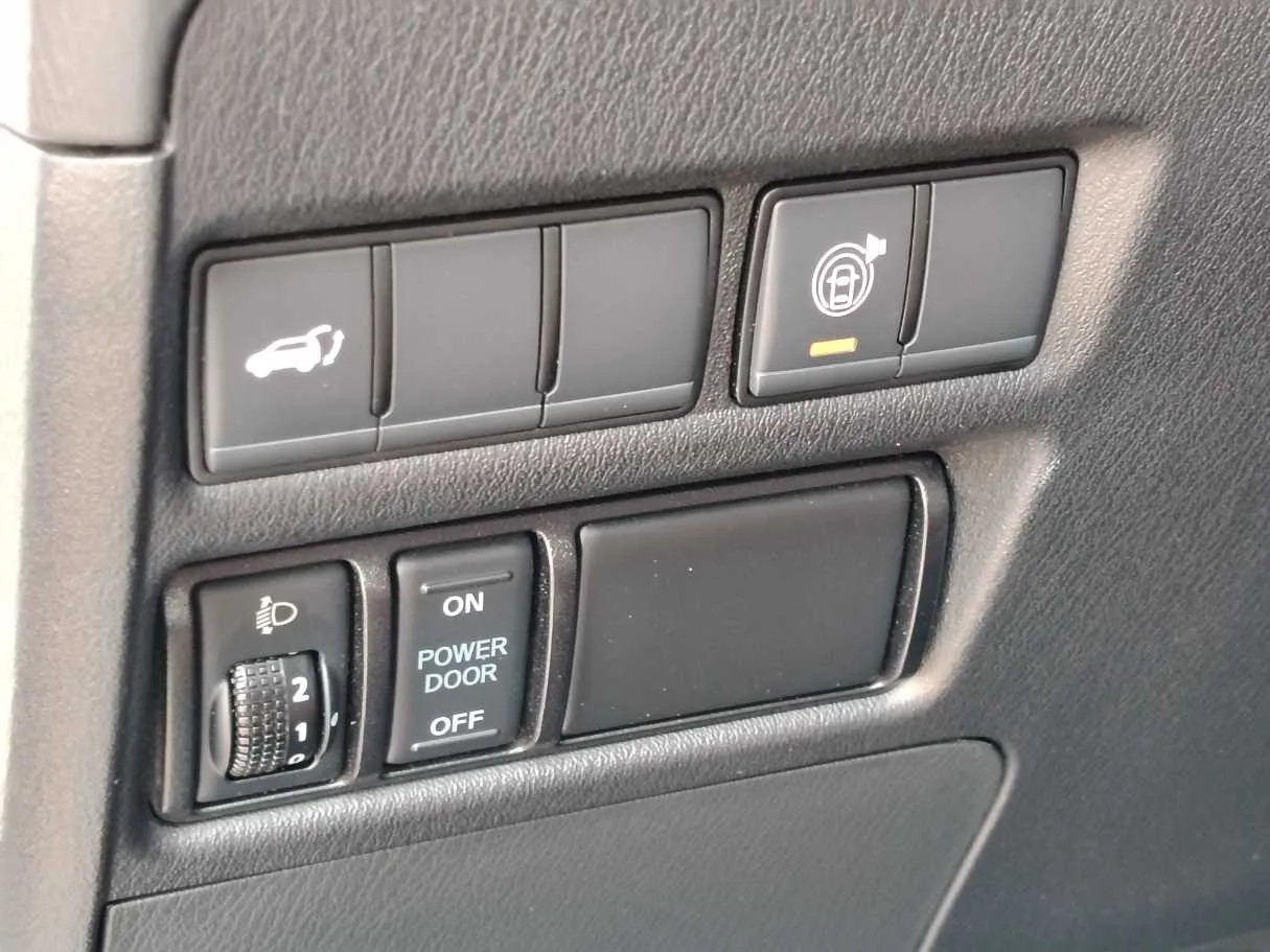 Car image 28