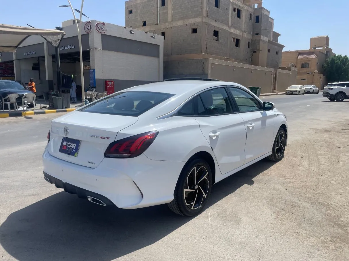 Car image 5