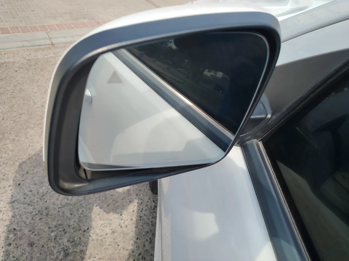 Car image 33