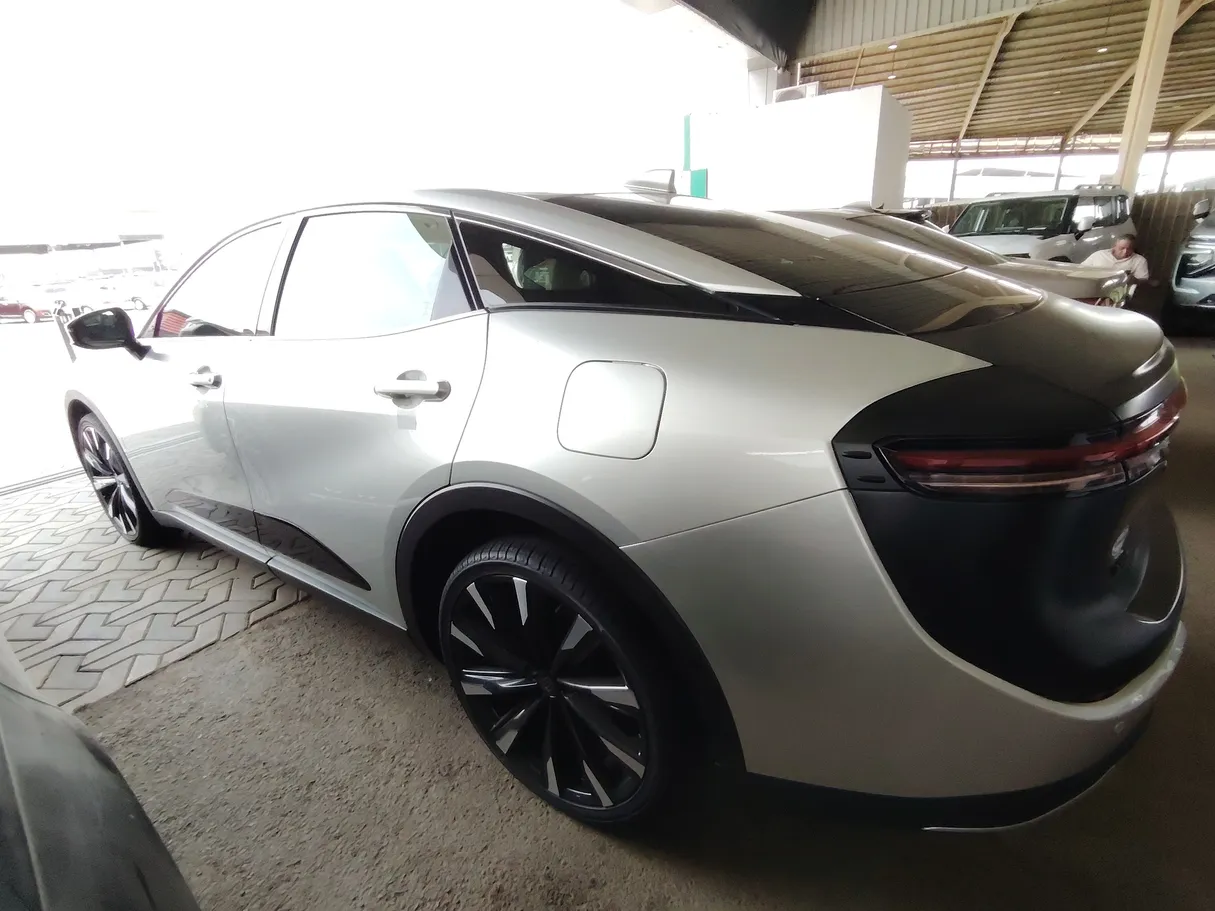 Car image 8