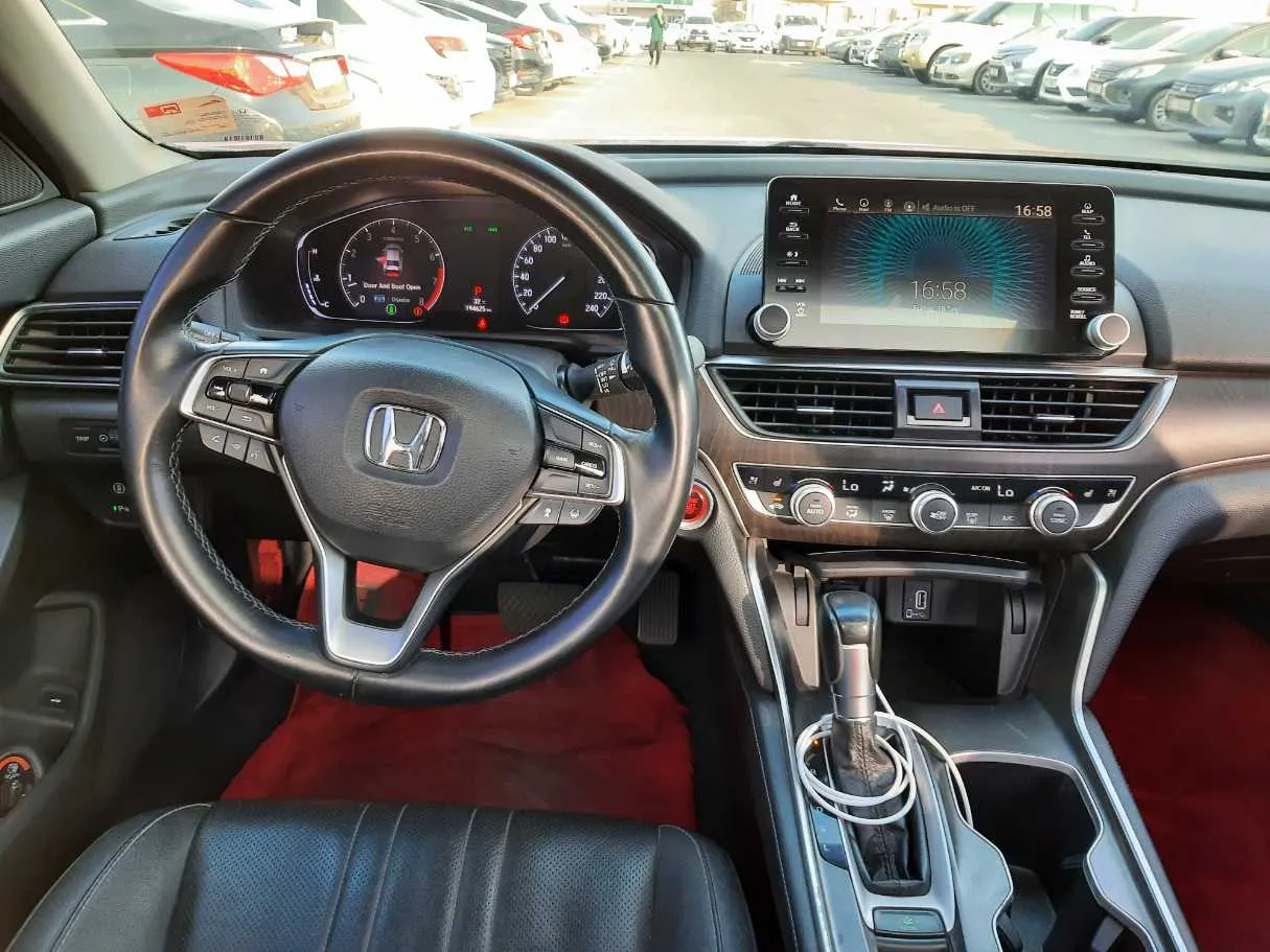 Car image 15