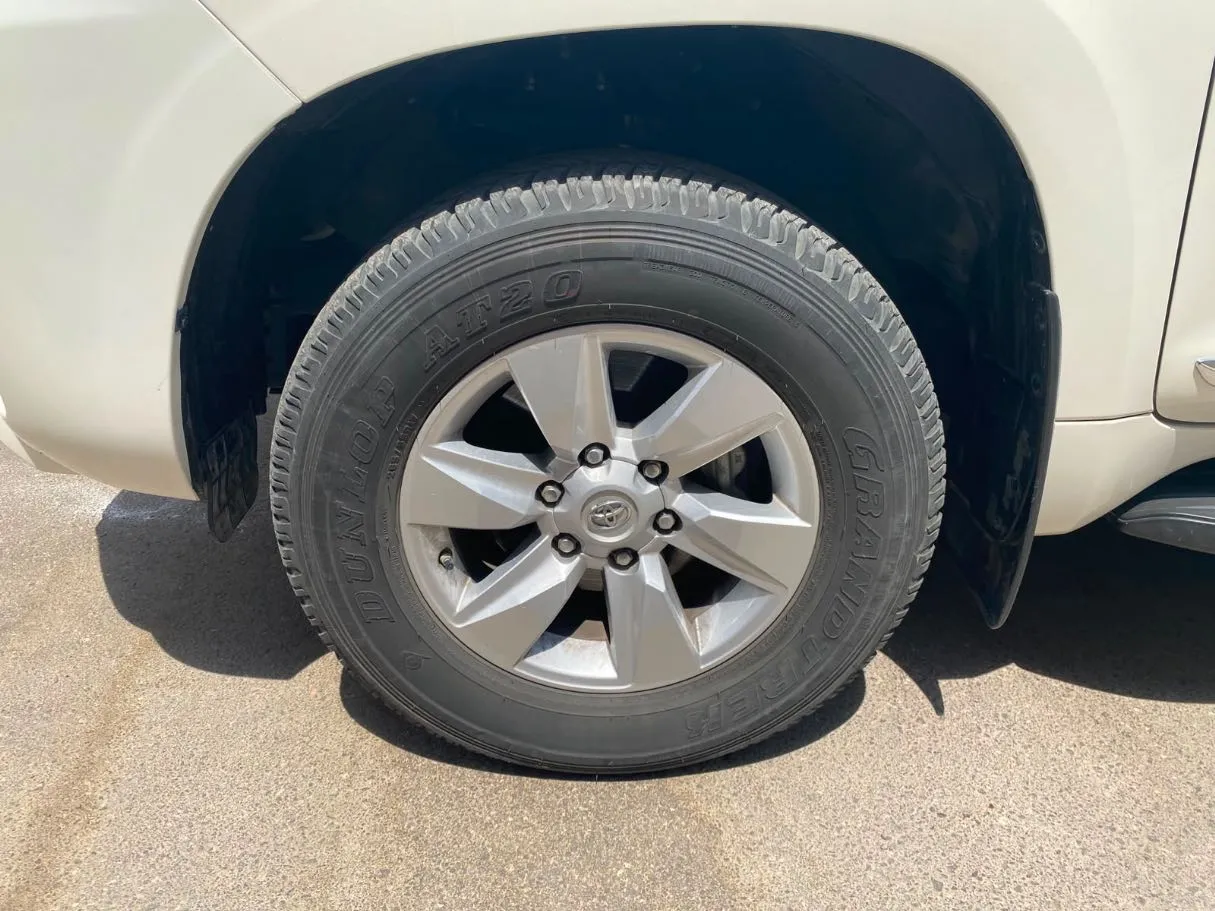 Car image 10