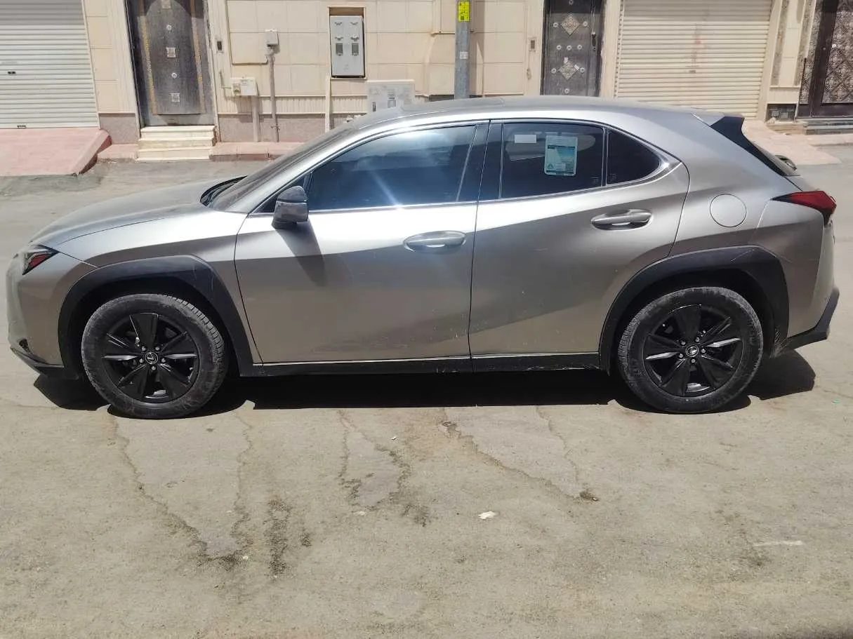 Car image 8