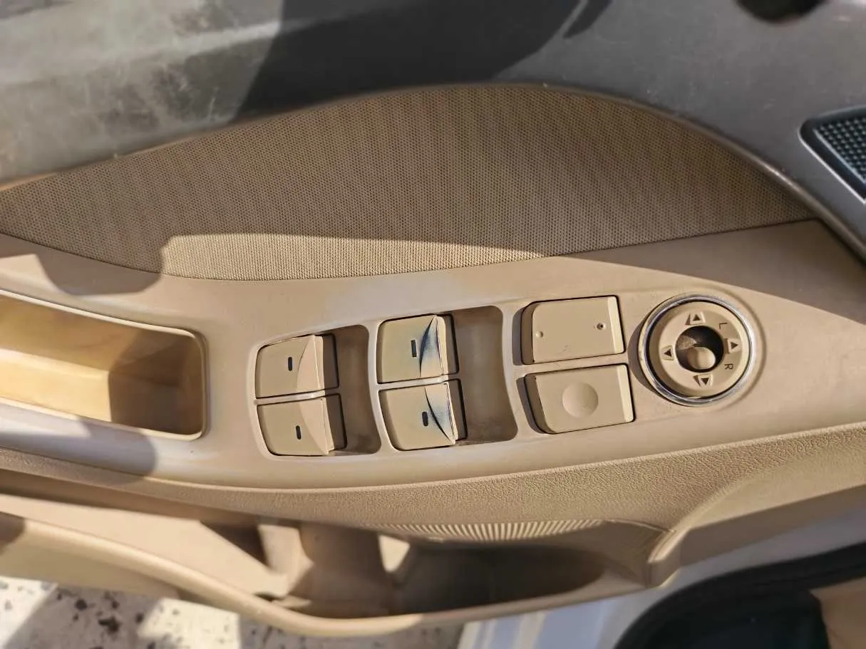 Car image 37