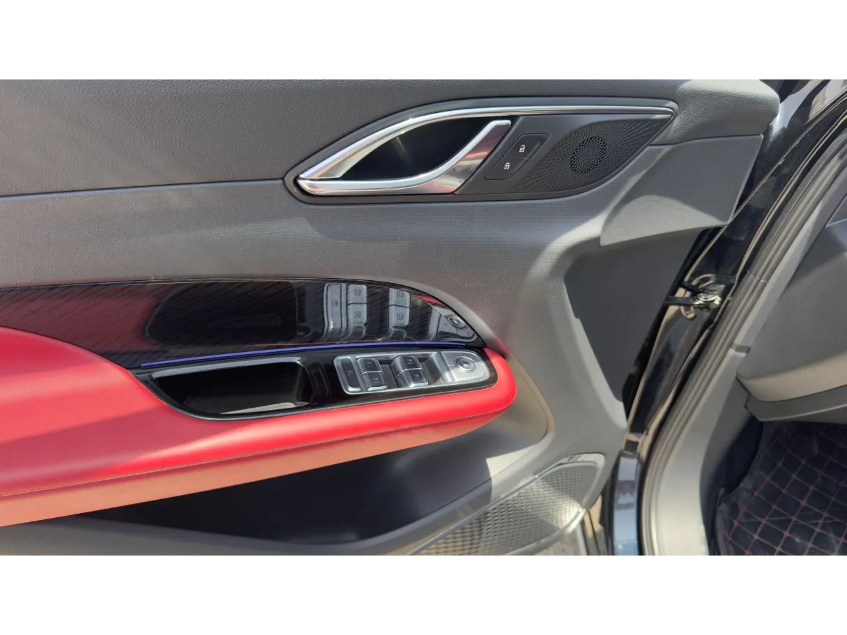 Car image 25