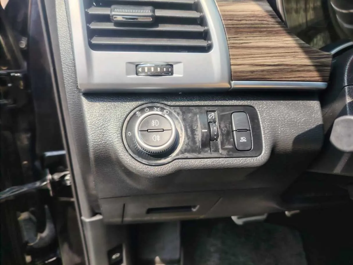Car image 44