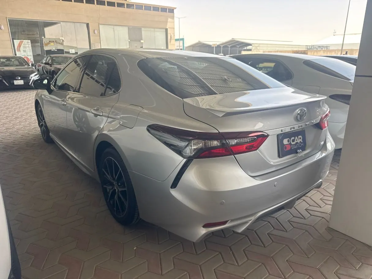 Car image 6
