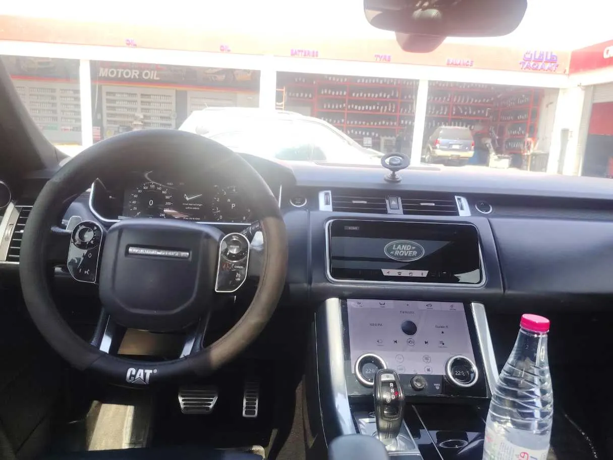 Car image 16