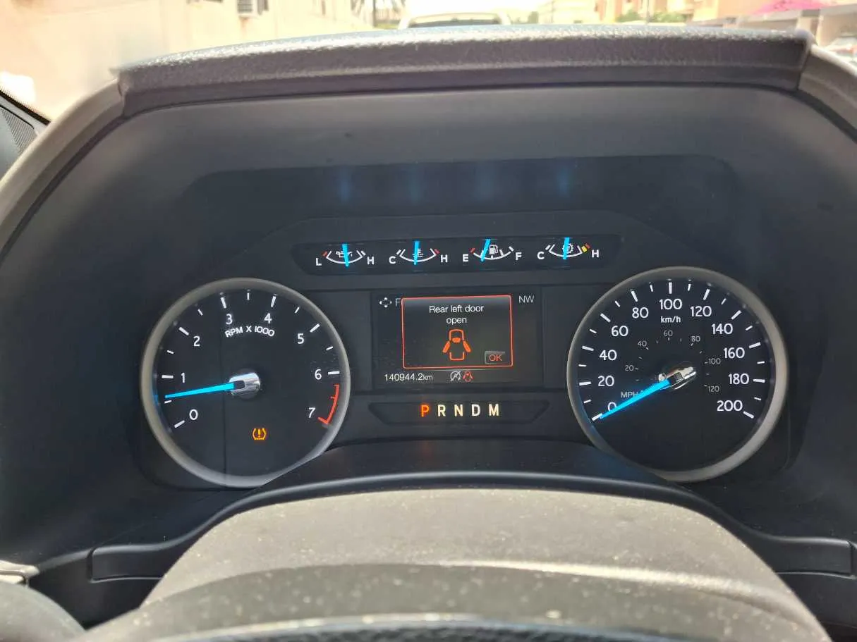 Car image 18