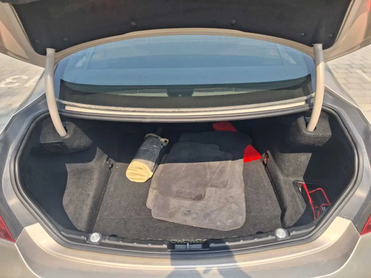 Car image 19