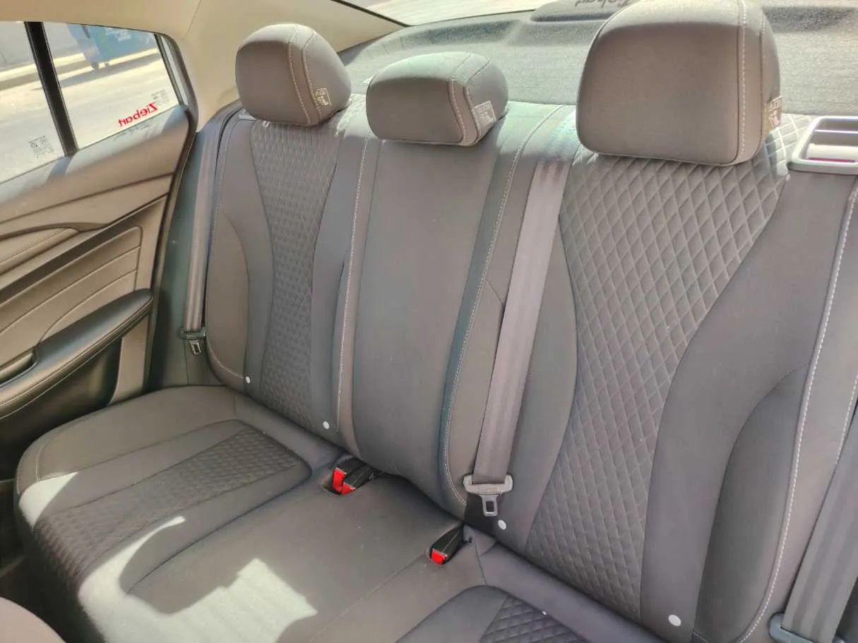 Car image 16
