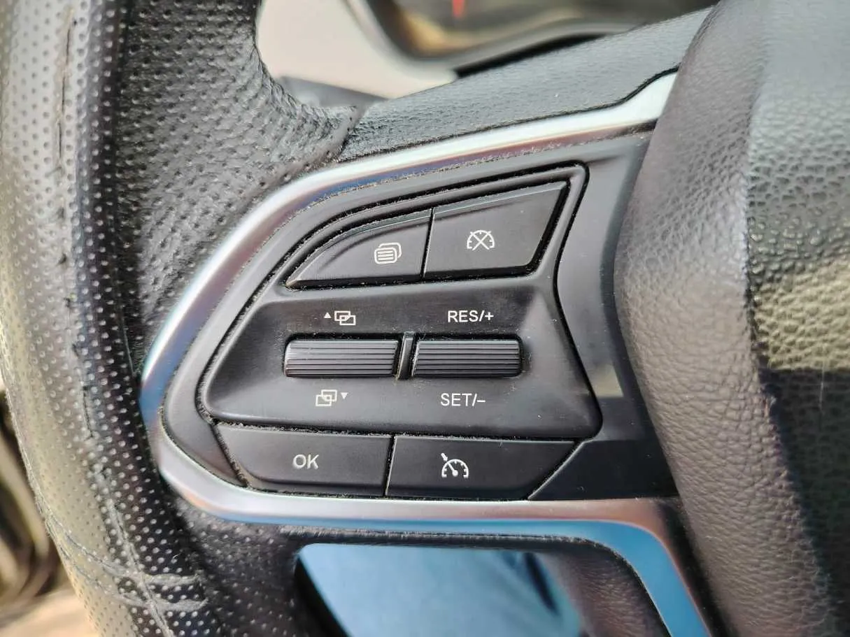 Car image 33