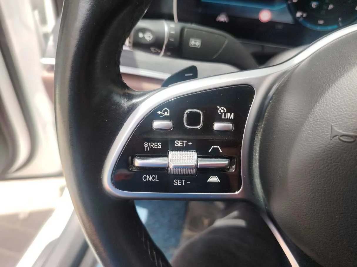Car image 43