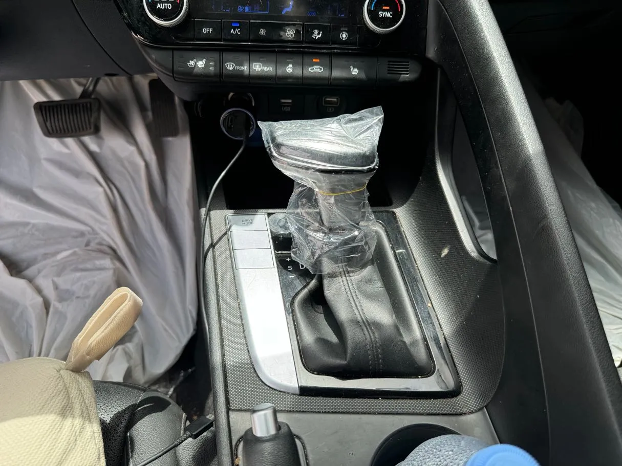 Car image 16