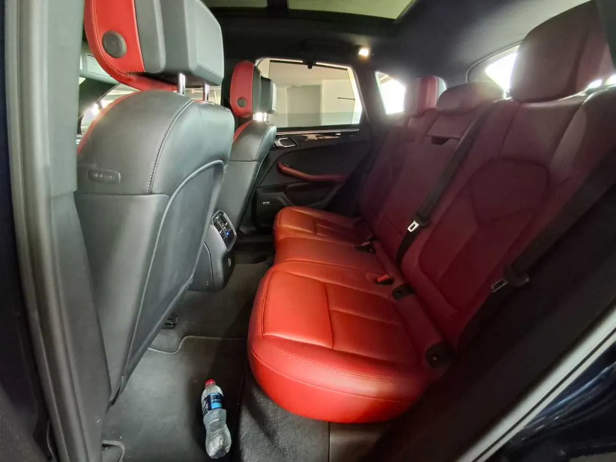 Car image 13