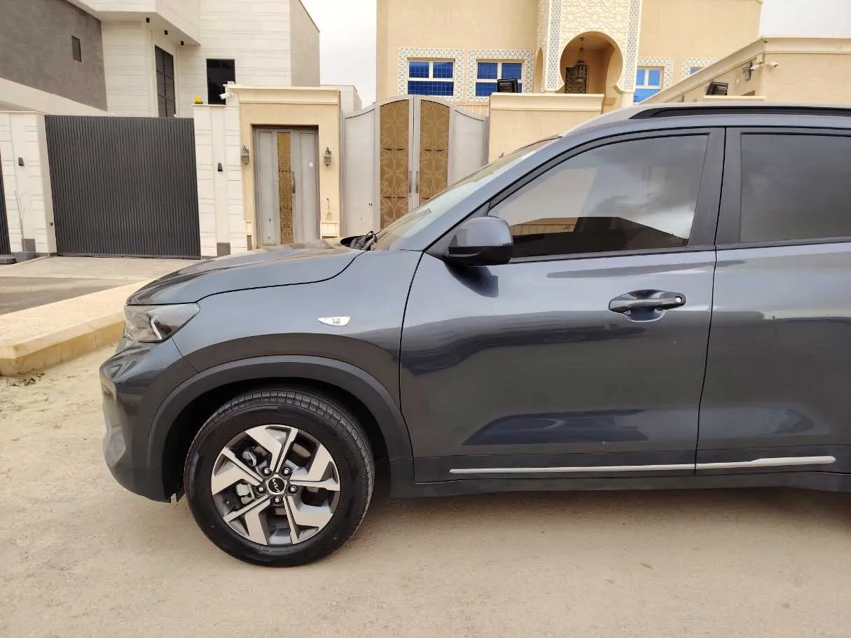 Car image 9
