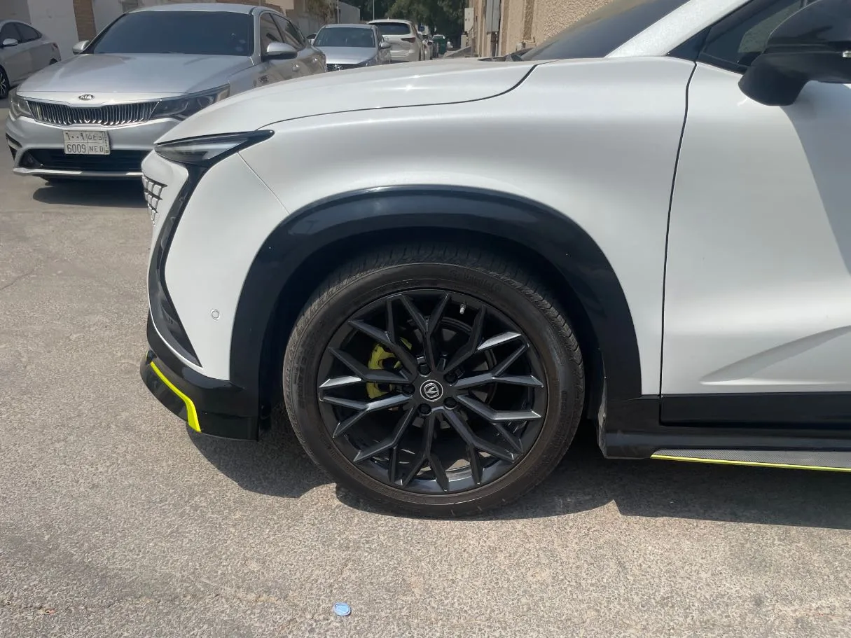 Car image 9