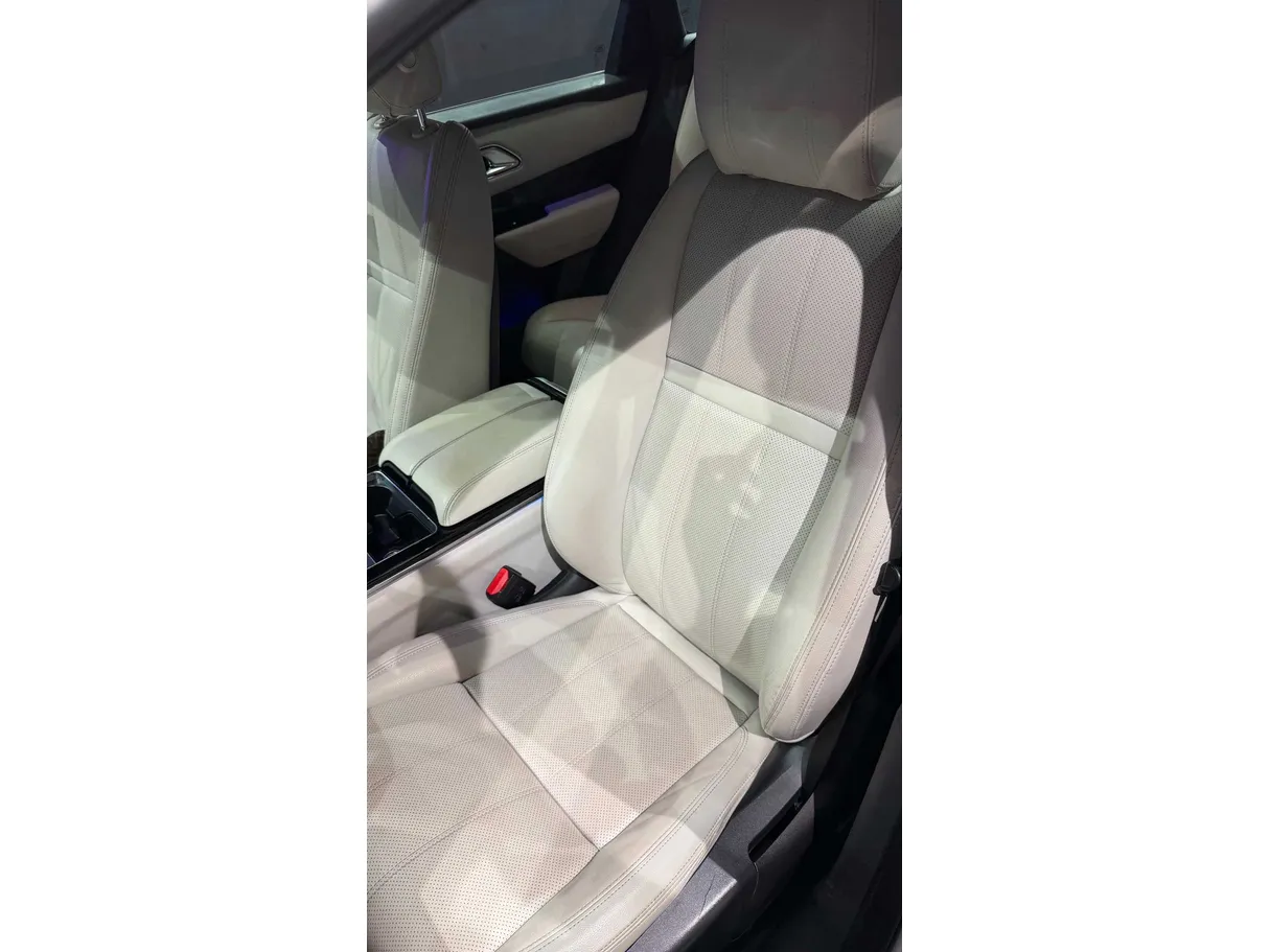 Car image 38