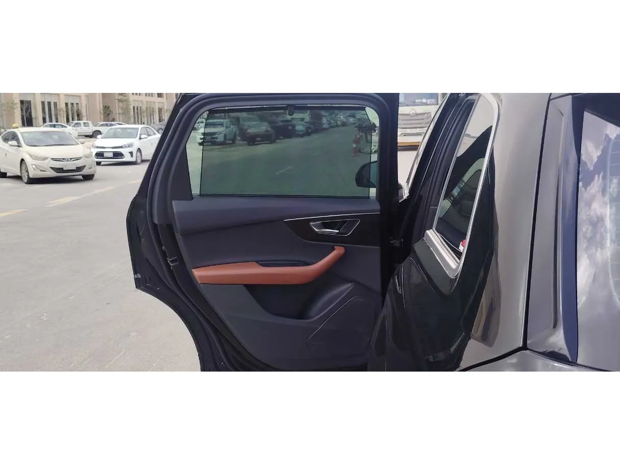 Car image 27