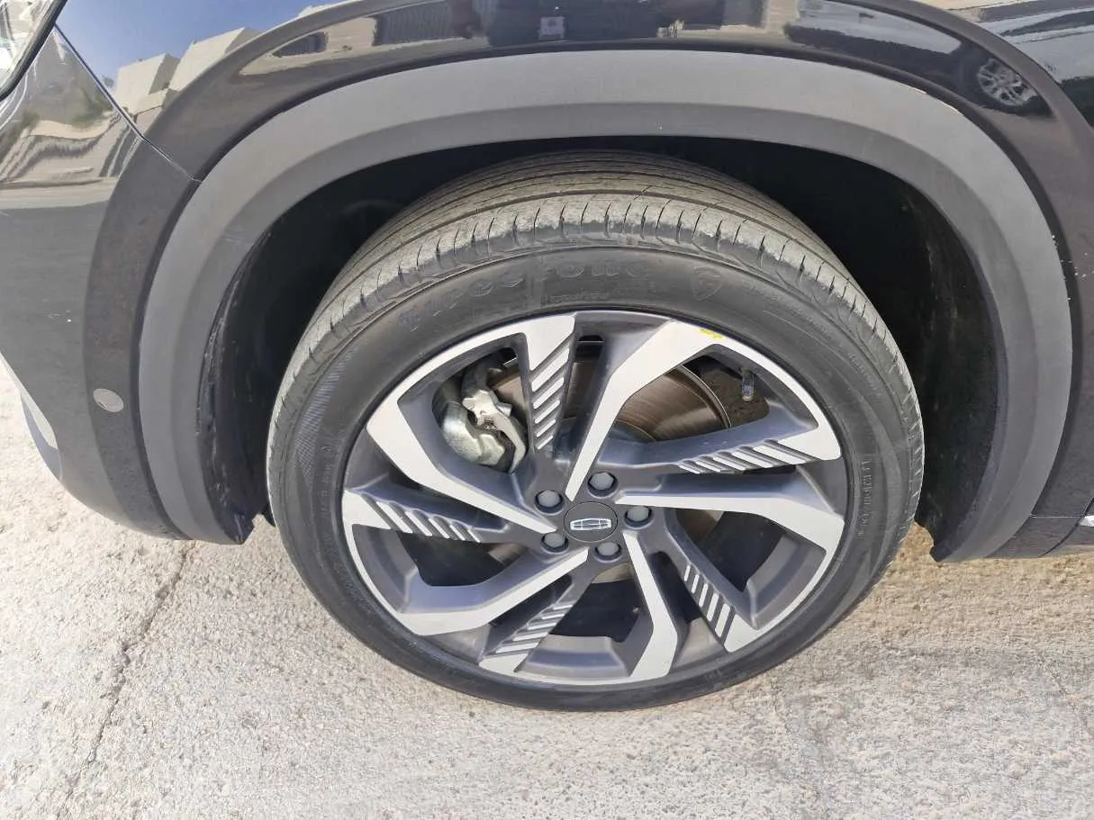 Car image 10