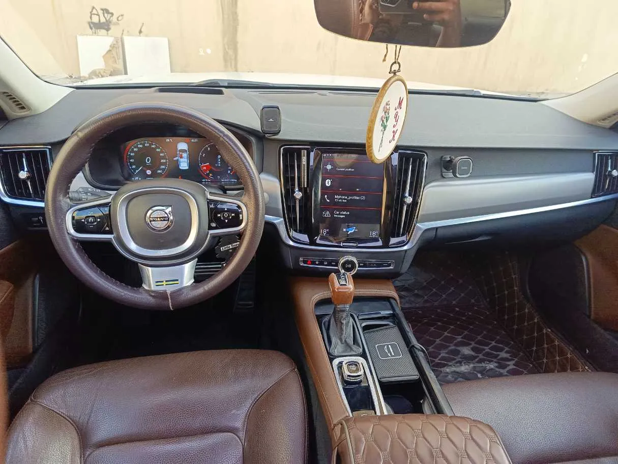 Car image 21