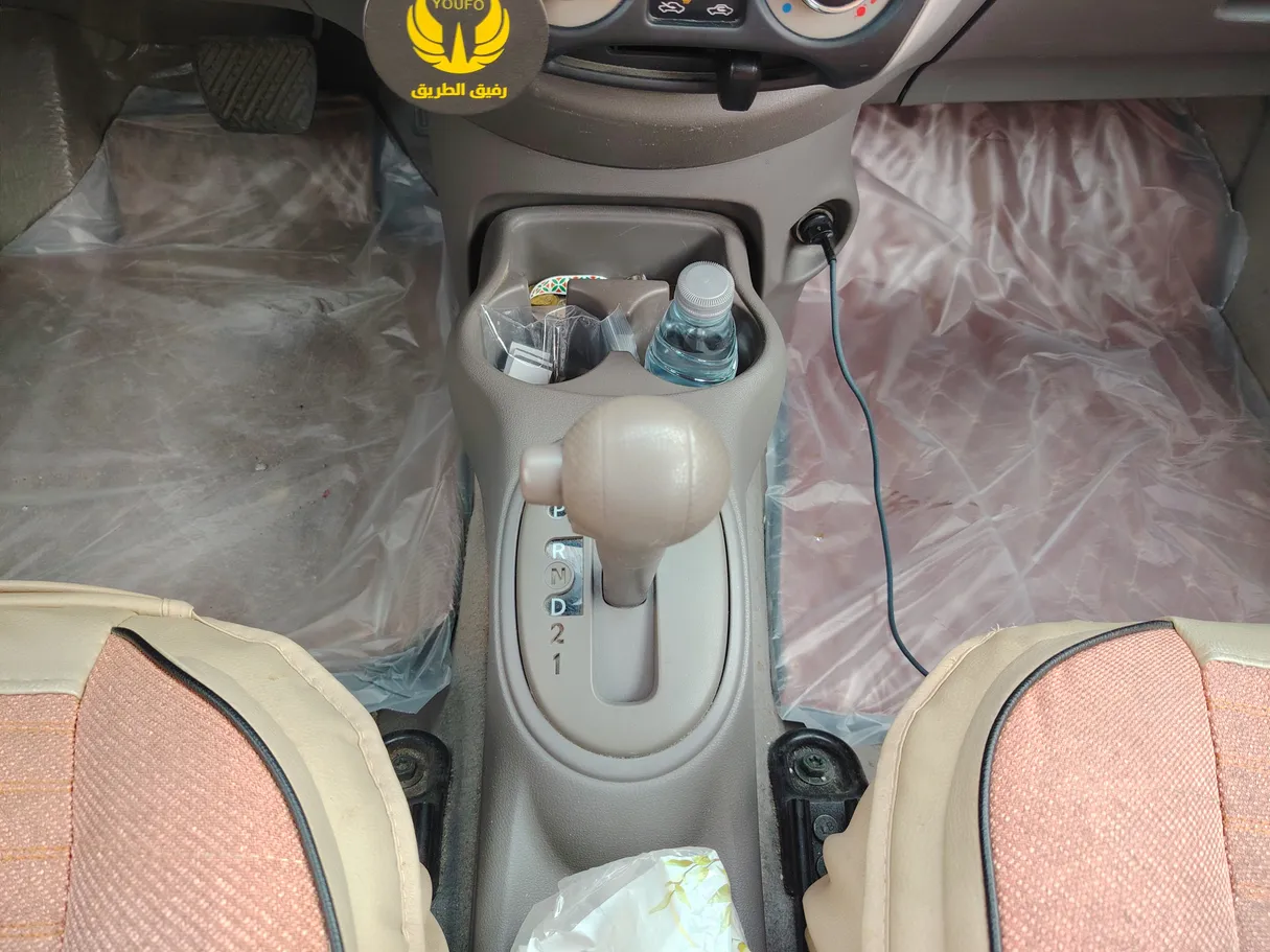 Car image 14