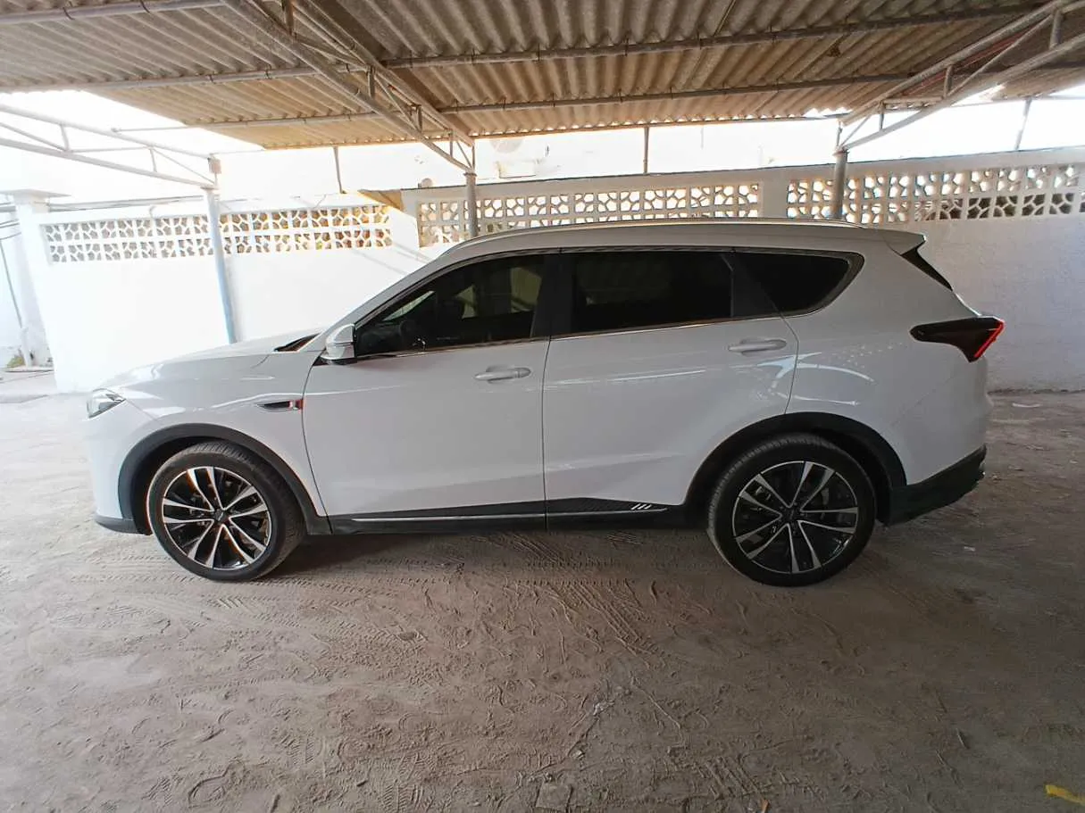 Car image 8