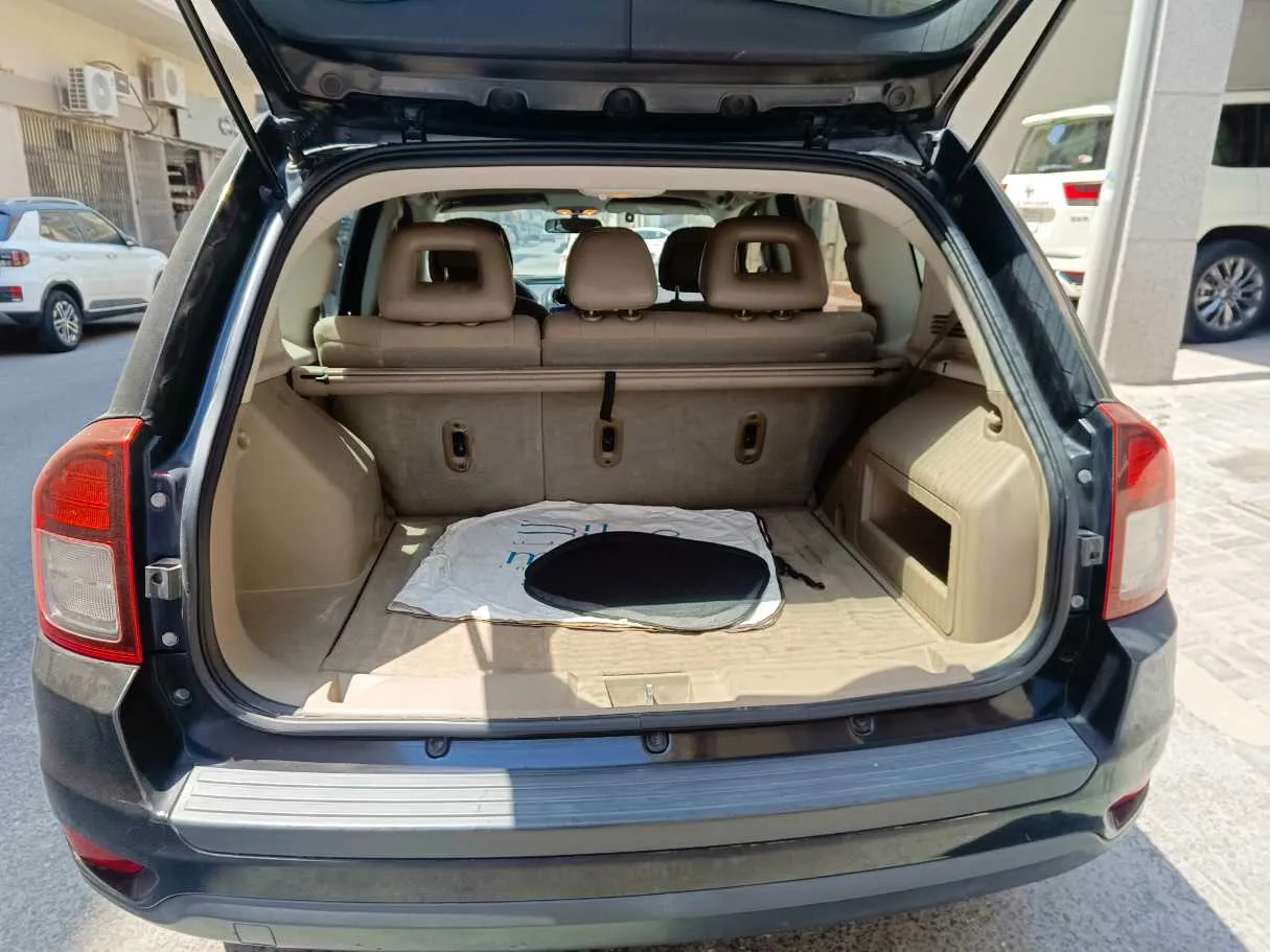 Car image 25
