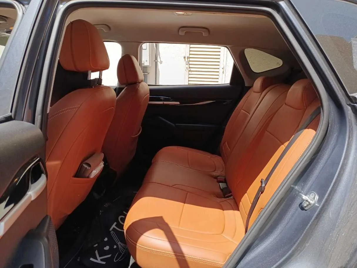 Car image 13