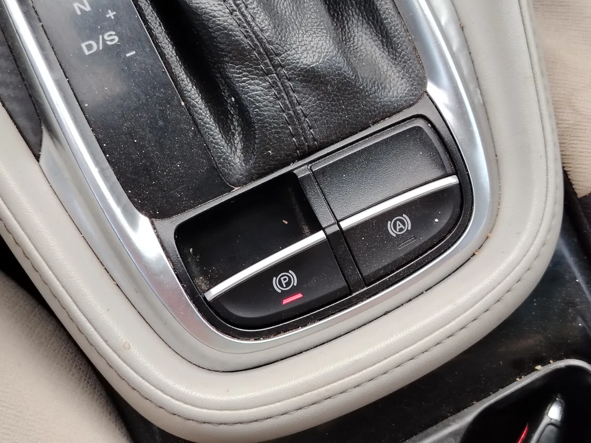 Car image 27