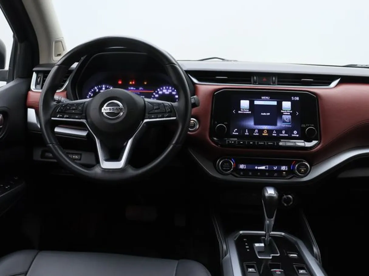Car image 15
